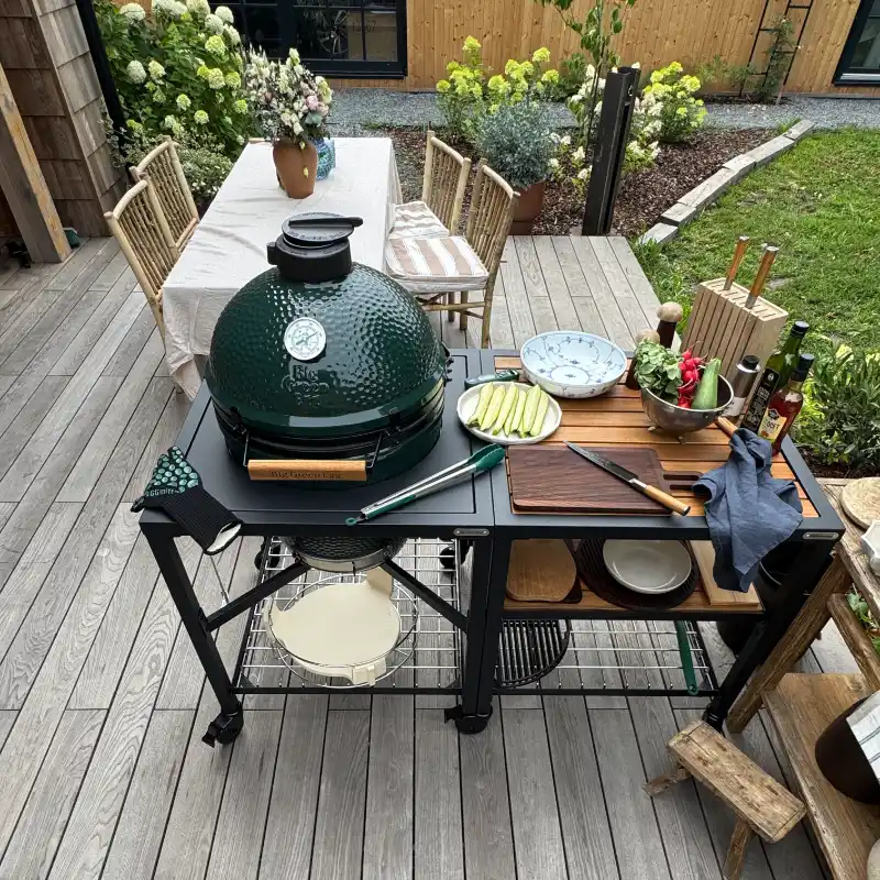 AKCE Gril LARGE Big Green Egg s modulárním stolem